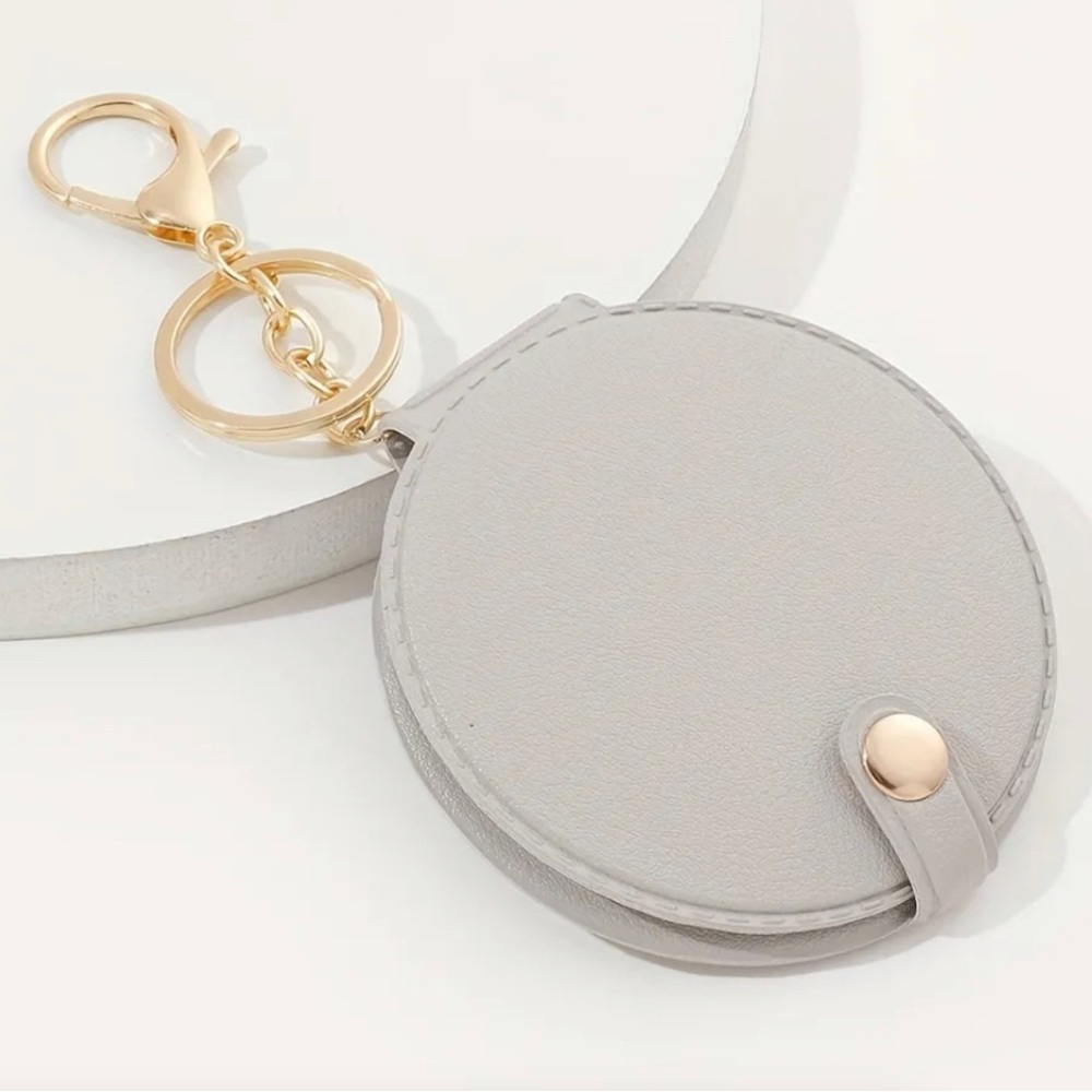 Makeup Mirror Keychain Accessory - Picture 2 of 4